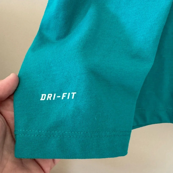 Nike Drifit Woman’s tank - medium - Picture 5 of 5